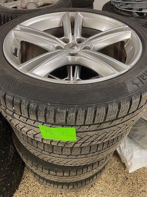 Svart Begagnad 2018 Volvo V90 Momentum Kombi | 279 800 kr (Marknadspris) - Bild 1/1