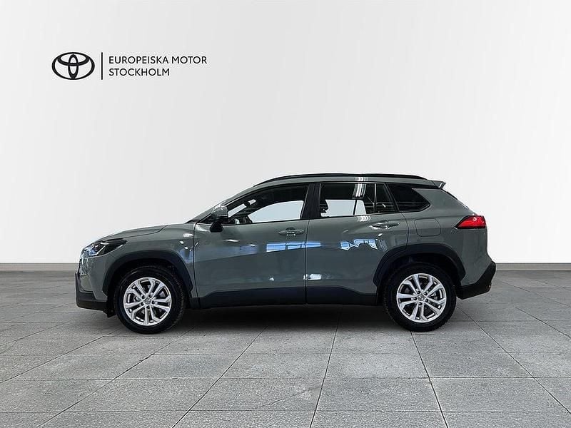 Begagnad Toyota Corolla Cross Active 197 HK (144 kW) 2024 Grön SUV