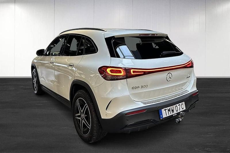 Begagnad Mercedes EQA300 AMG 167 kW (228 HK) 2022 Vit SUV