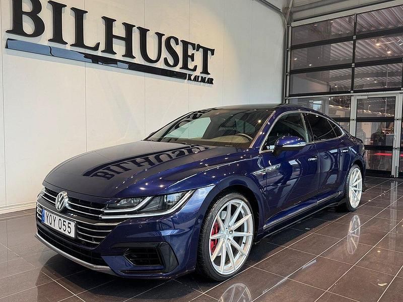 Mörkblå Begagnad 2017 VW Arteon GTS Halvkombi | 259 900 kr (Lite dyr) - Bild 1/4