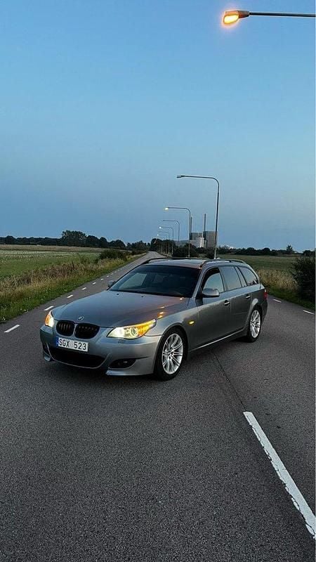 Grå Begagnad 2009 BMW 525 Kombi | 59 000 kr (Marknadspris) - Bild 1/4