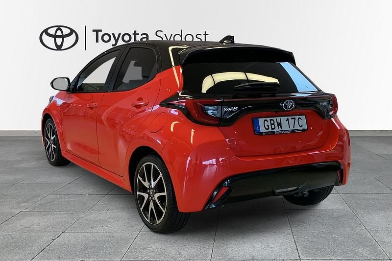 Begagnad Toyota Yaris Hybrid 2021 Röd