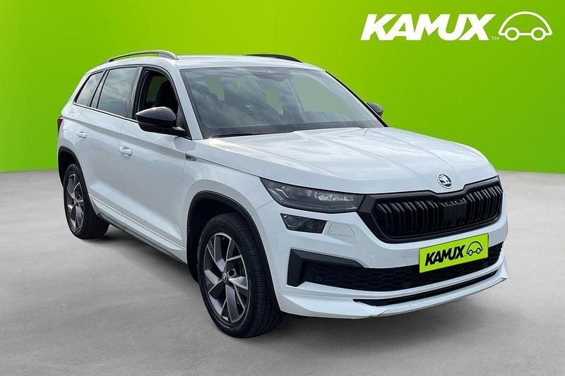 Vit Begagnad 2022 Skoda Kodiaq SportLine SUV | 359 900 kr (Lite dyr) - Bild 1/4