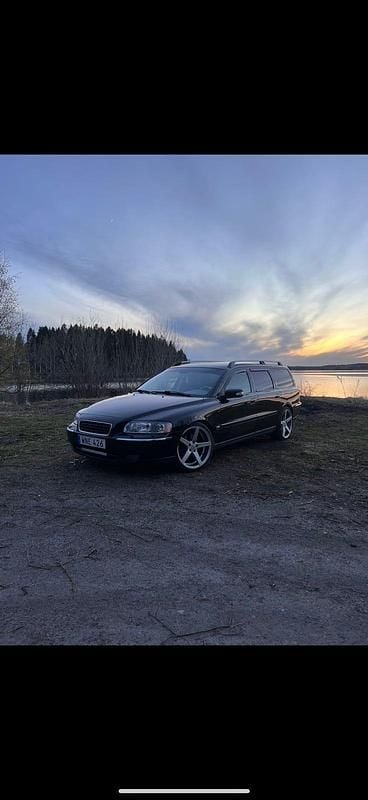 Svart Begagnad 2005 Volvo V70 Kombi | 40 000 kr (Dyr) - Bild 1/4