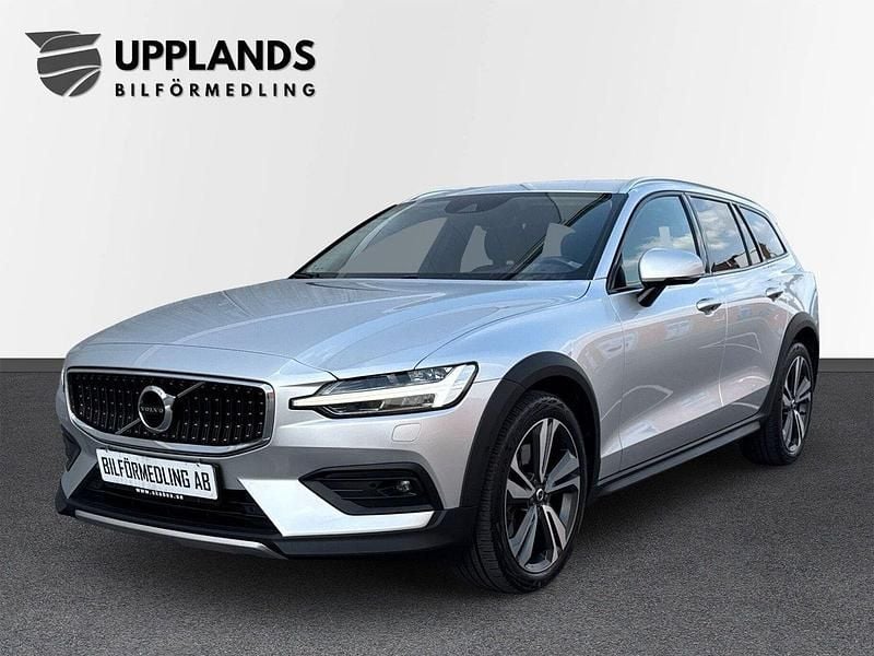 Silver Begagnad 2020 Volvo V60 CC Kombi | 214 900 kr (Marknadspris) - Bild 1/4