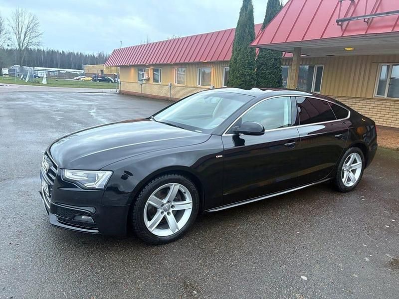 Svart Begagnad 2015 Audi A5 Sportback Halvkombi | 139 900 kr (Marknadspris) - Bild 1/4