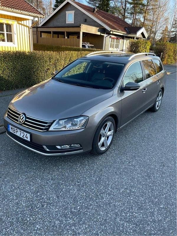 Brun Begagnad 2012 VW Passat Kombi | 59 000 kr (Bra pris) - Bild 1/4