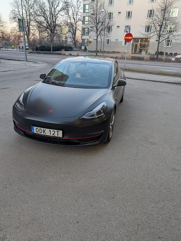 Begagnad Tesla Model 3 Long Range AWD 323 kW (440 HK) 2021 Vinyl, matt black chrome Sedan