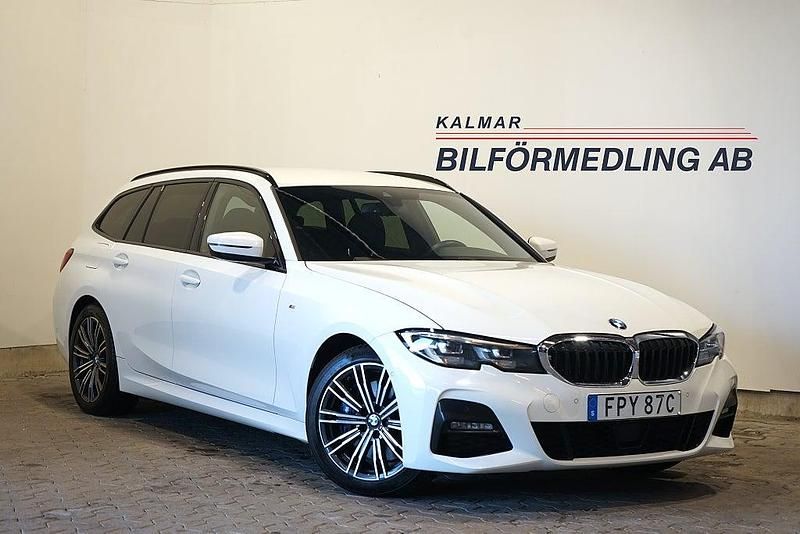 Vit Begagnad 2021 BMW 330e M Sport Kombi | 279 900 kr (Marknadspris) - Bild 1/4