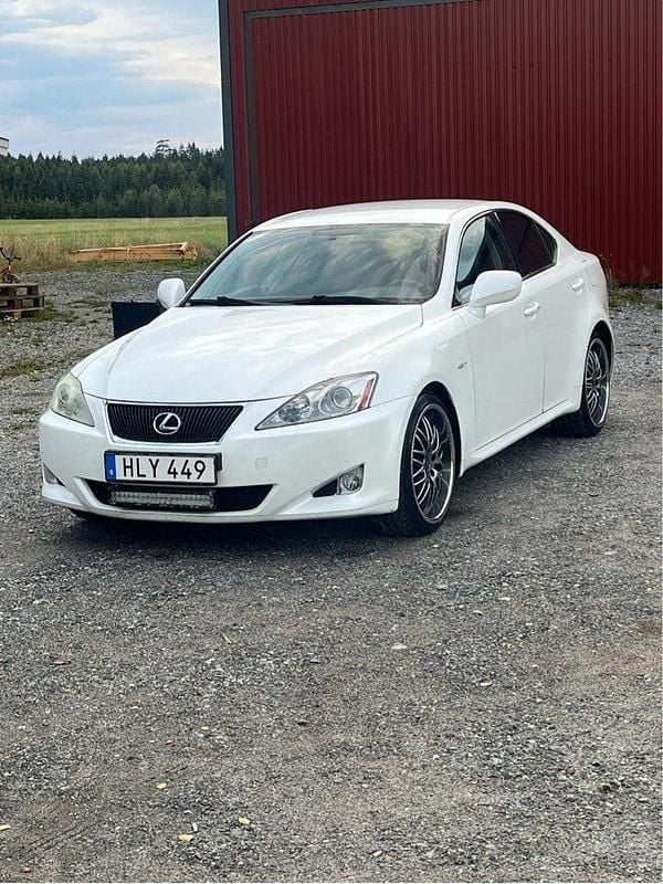 Begagnad 2008 Lexus IS250 Sedan | 59 000 kr - Bild 1/4
