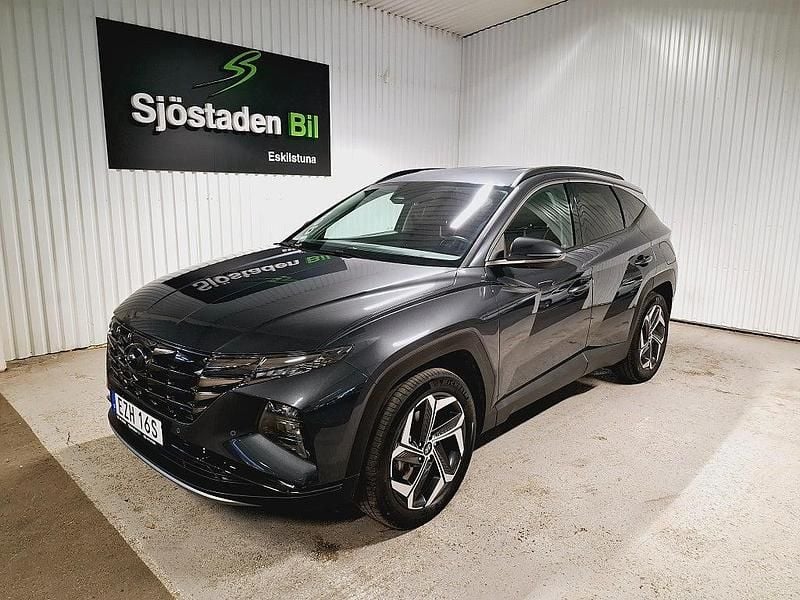 Grå Begagnad 2022 Hyundai Tucson Advanced SUV | 329 900 kr (Marknadspris) - Bild 1/4