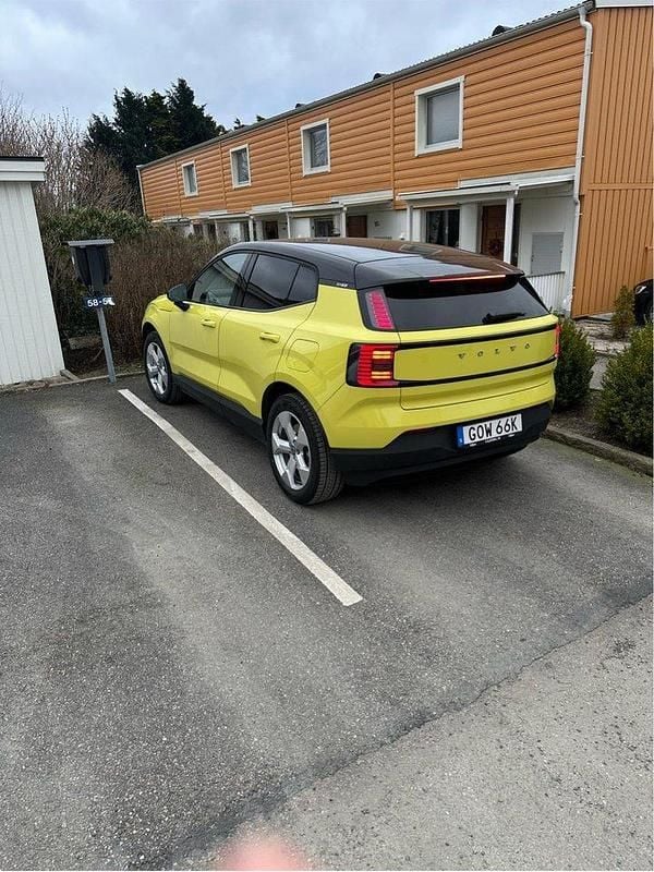 Gul Begagnad 2024 Volvo EX30 Plus SUV | 349 000 kr (Superpris) - Bild 1/4