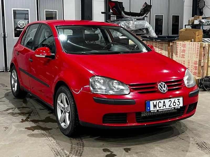 Begagnad VW Golf V 115 HK (84 kW) 2004 Halvkombi