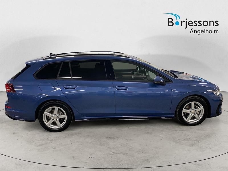 Begagnad VW Golf VIII R-line 151 HK (111 kW) 2024 Blå Kombi