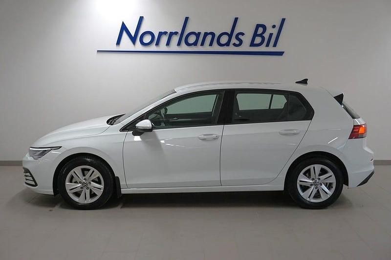 Begagnad VW Golf VIII Life 150 HK (110 kW) 2024 Vit (pure white) Halvkombi