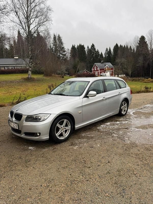 Begagnad 2012 BMW 320 Kombi | 65 000 kr - Bild 1/4
