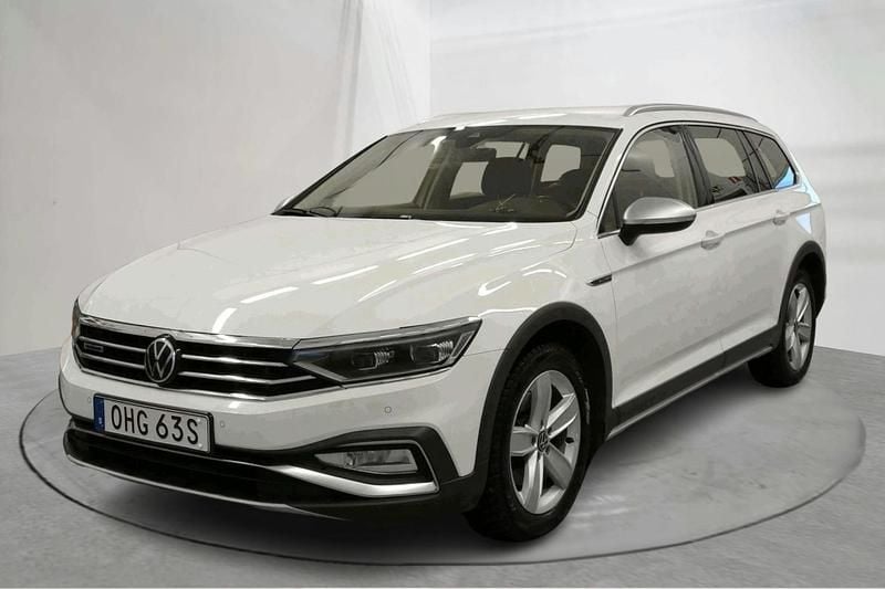 Vit Begagnad 2022 VW Passat Alltrack Kombi | 219 000 kr (Superpris) - Bild 1/4