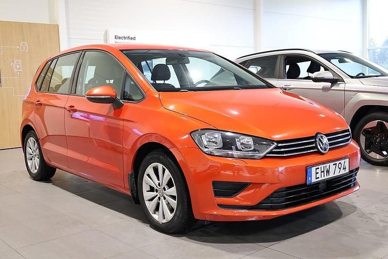 Begagnad VW Golf VII 110 HK (80 kW) 2016 Orange Halvkombi
