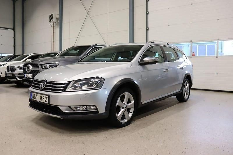 Silver Begagnad 2013 VW Passat Alltrack Kombi | 129 800 kr (Marknadspris) - Bild 1/4