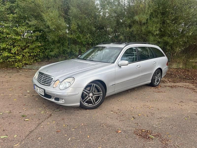 Silver Begagnad 2004 Mercedes E320 Kombi | 47 000 kr (Lite dyr) - Bild 1/4