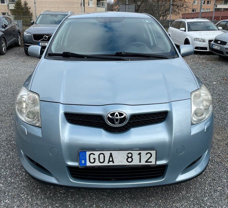 Ljusblå (blå) Begagnad 2007 Toyota Auris Halvkombi | 31 500 kr (Marknadspris) - Bild 1/4