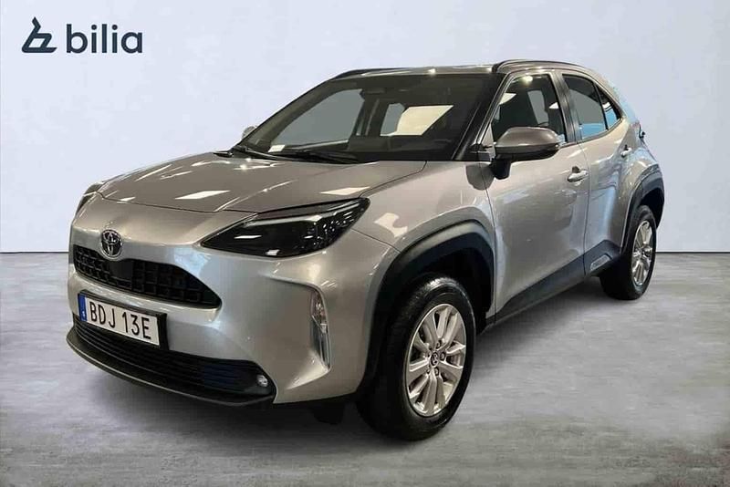 Silver Begagnad 2024 Toyota Yaris Cross SUV | 269 900 kr (Marknadspris) - Bild 1/1