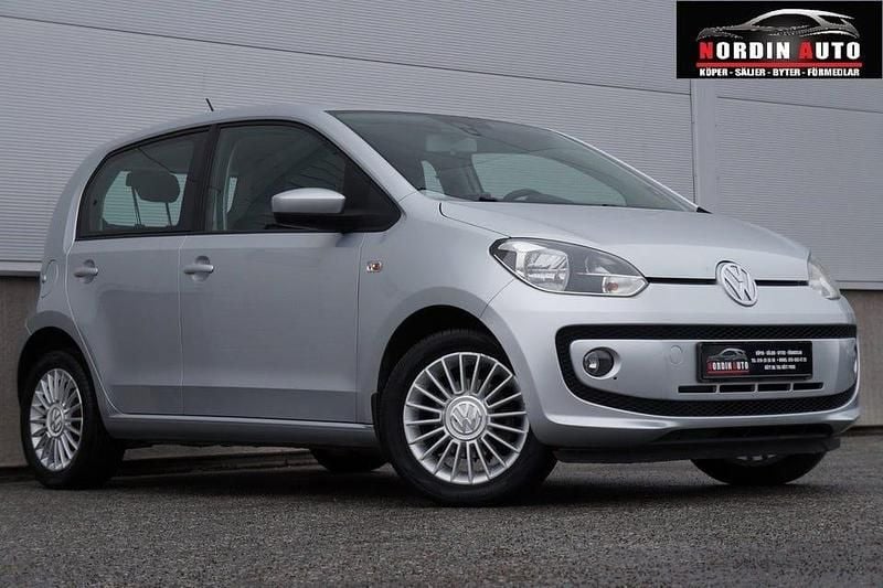 Silver Begagnad 2013 VW up! high up! Halvkombi | 49 900 kr (Marknadspris) - Bild 1/4