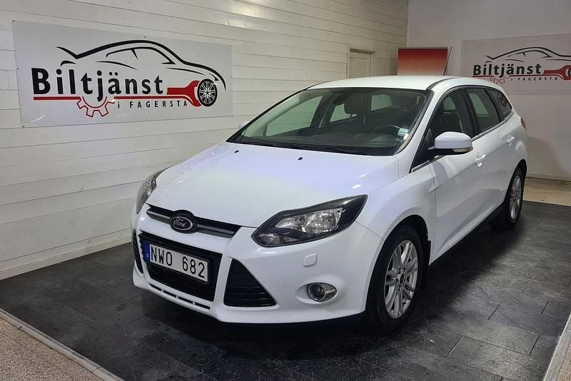 Vit Begagnad 2013 Ford Focus Titanium Kombi | 69 900 kr (Marknadspris) - Bild 1/4