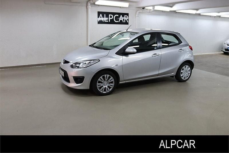 Grå Begagnad 2009 Mazda 2 Halvkombi | 24 900 kr (Superpris) - Bild 1/4