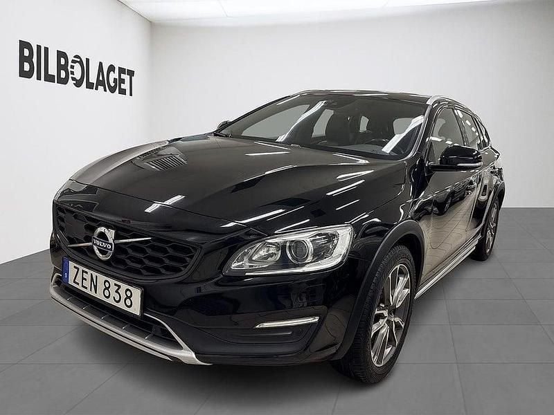 Svart Begagnad 2018 Volvo V60 CC Standard Kombi | 209 800 kr (Marknadspris) - Bild 1/4