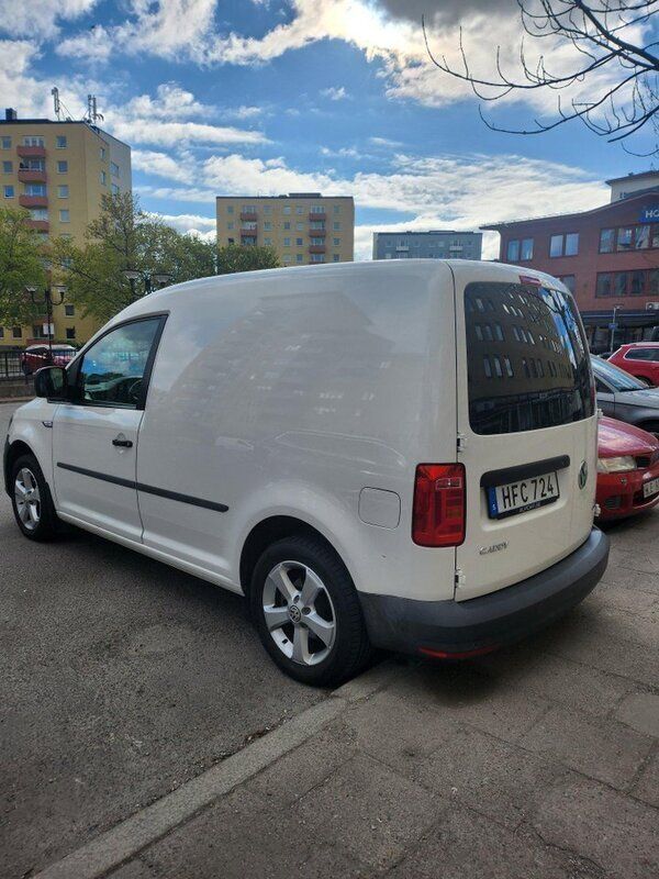 Vit Begagnad 2016 VW Caddy Minibuss | 104 000 kr (Lite dyr) - Bild 1/4