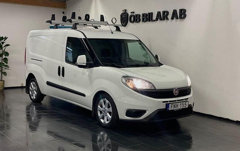 Vit Begagnad 2015 Fiat Doblò Minibuss | 74 900 kr (Lite dyr) - Bild 1/4