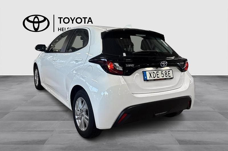 Begagnad Toyota Yaris Hybrid Active 117 HK (86 kW) 2022 Vit Halvkombi