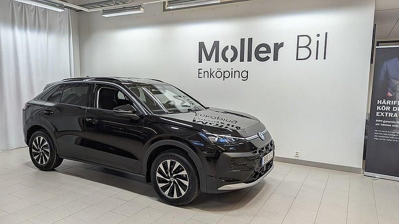 Svart Ny 2026 VW T-Roc SUV | 452 600 kr (Dyr) - Bild 1/4