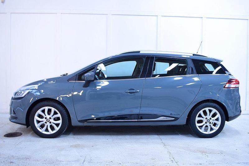 Grå Begagnad 2019 Renault Clio GrandTour Intens Kombi | 104 900 kr (Marknadspris) - Bild 1/4