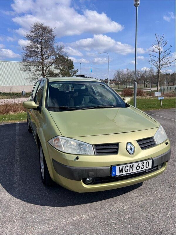 Grön Begagnad 2005 Renault Mégane II Halvkombi | 25 000 kr (Marknadspris) - Bild 1/4
