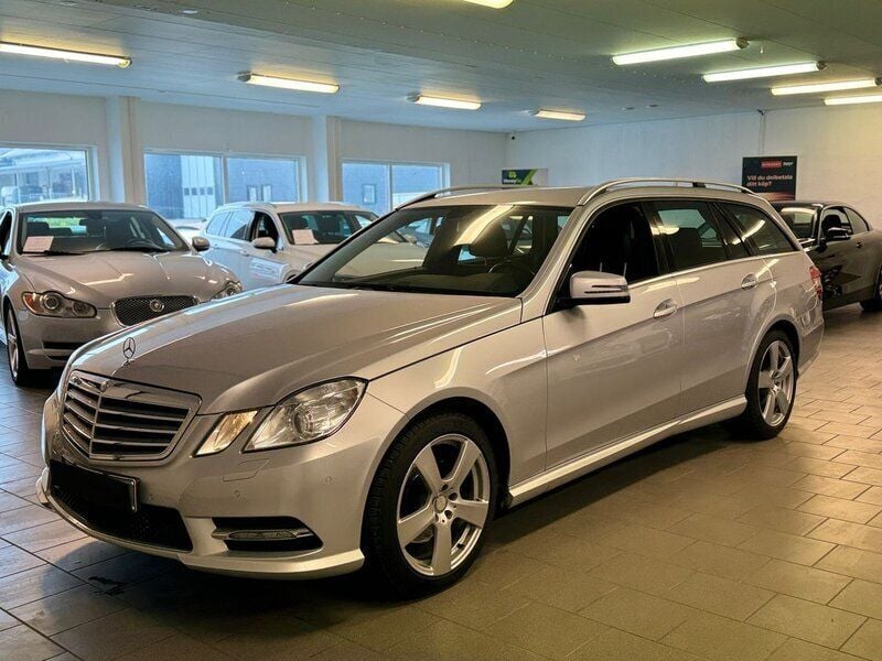 Silver Begagnad 2013 Mercedes E200 Kombi | 119 900 kr (Lite dyr) - Bild 1/4