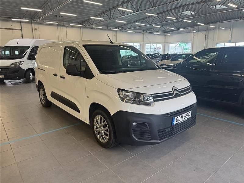 Vit Begagnad 2020 Citroën Berlingo Propack Edition Minibuss | 99 900 kr (Lite dyr) - Bild 1/2