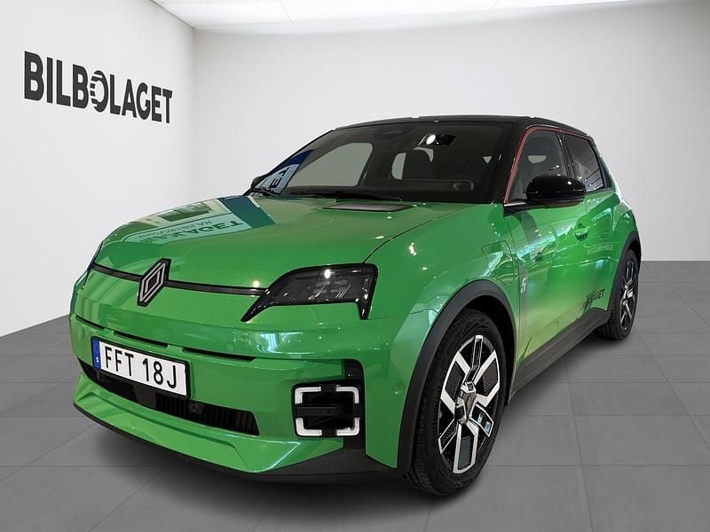 Grön Begagnad 2025 Renault 5 E-Tech Techno Halvkombi | 369 800 kr (Bra pris) - Bild 1/4