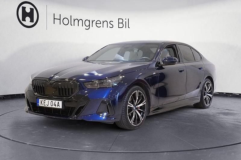 Begagnad BMW 550e M Sport 313 HK (230 kW) 2023 Blå Sedan
