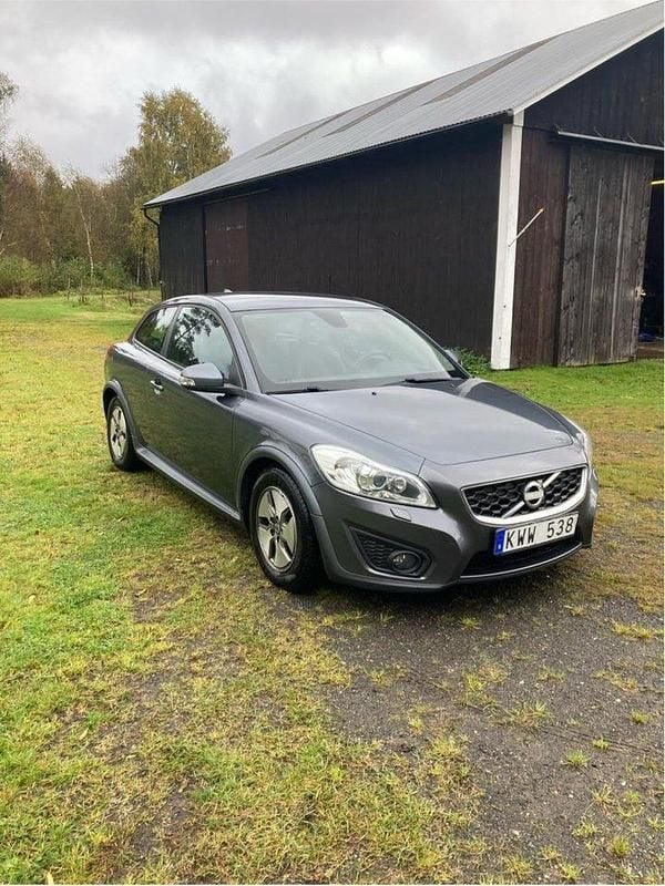 Grå Begagnad 2011 Volvo C30 Halvkombi | 42 900 kr (Marknadspris) - Bild 1/4