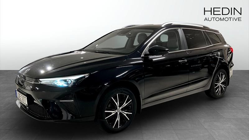 Svart (black) Begagnad 2022 MG MG5 EV Luxury Kombi | 224 900 kr (Lite dyr) - Bild 1/4
