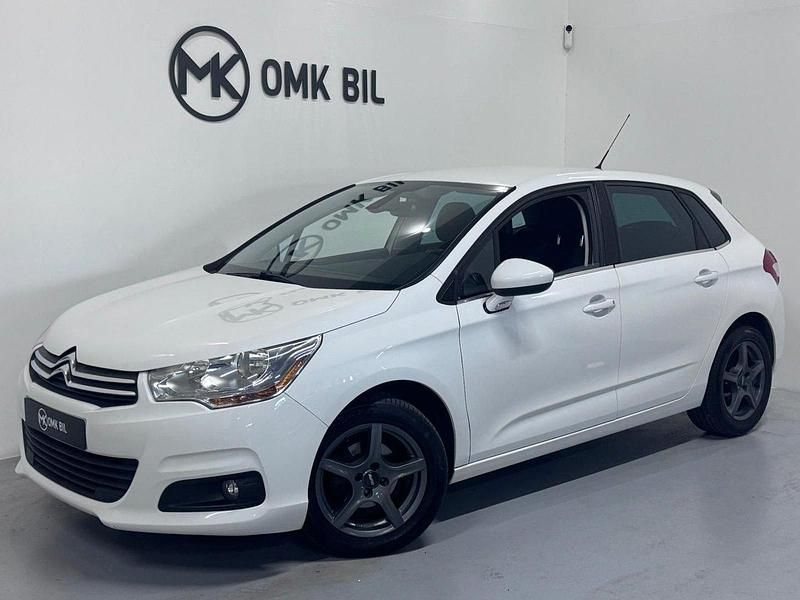 Vit Begagnad 2011 Citroën C4 Halvkombi | 39 900 kr - Bild 1/4