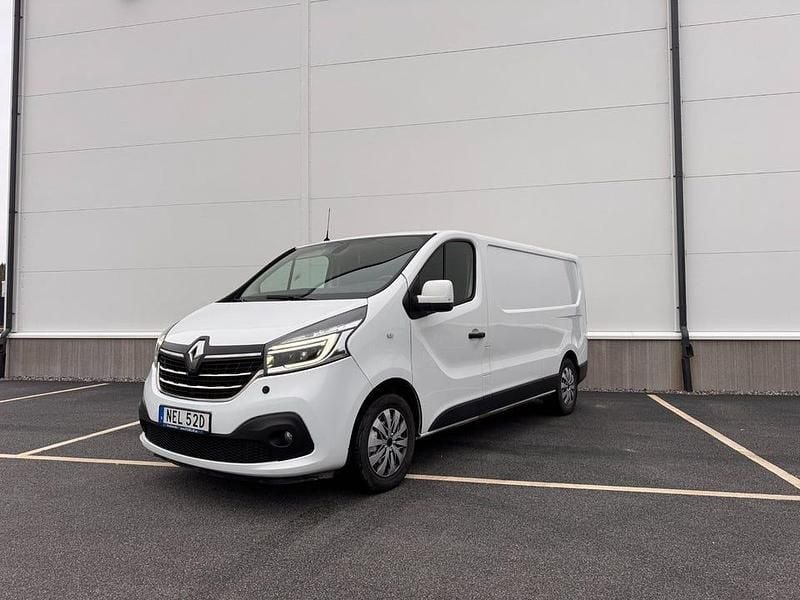 Vit Begagnad 2022 Renault Trafic Minibuss | 235 000 kr (Marknadspris) - Bild 1/4