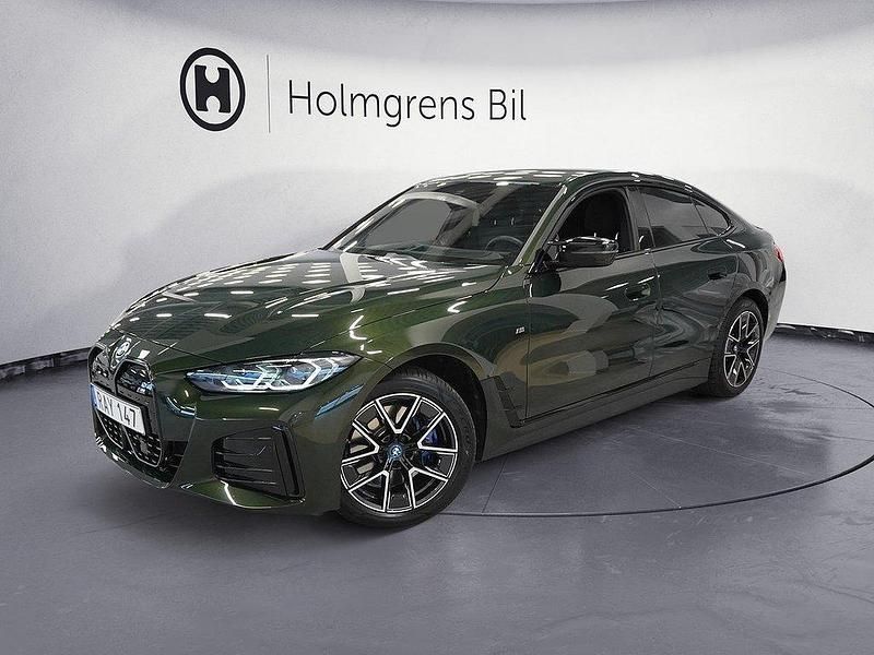 Grön Begagnad 2023 BMW i4 M Sport Sedan | 609 900 kr (Marknadspris) - Bild 1/4