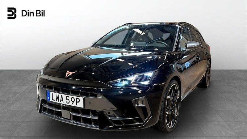 Svart (midnight black metallic) Begagnad 2024 Cupra Leon VZ Kombi | 429 900 kr - Bild 1/4