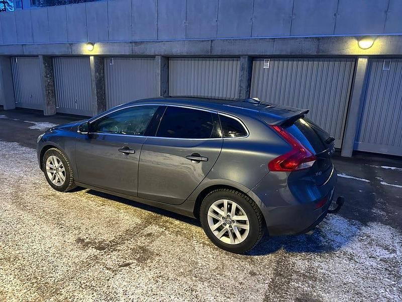 Begagnad Volvo V40 Summum 150 HK (110 kW) 2013