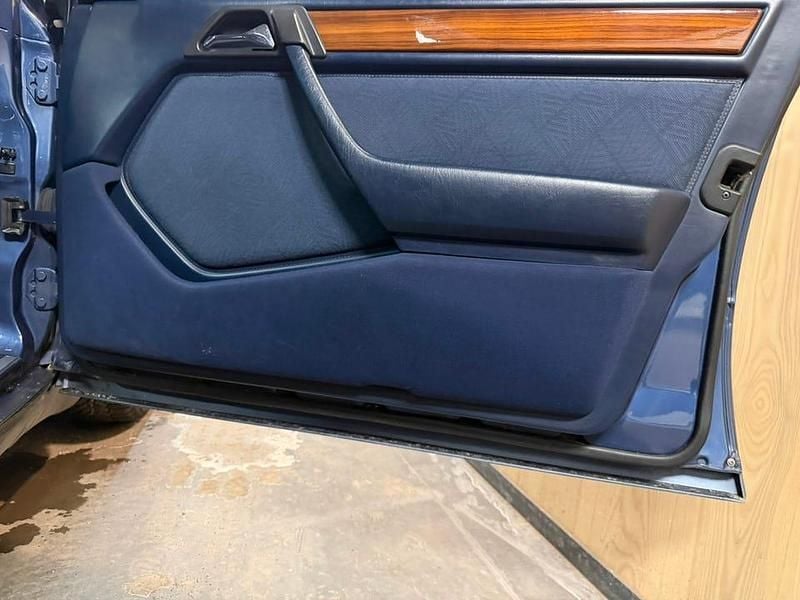 Begagnad Mercedes 300 147 HK (108 kW) 1995 Mörkblå