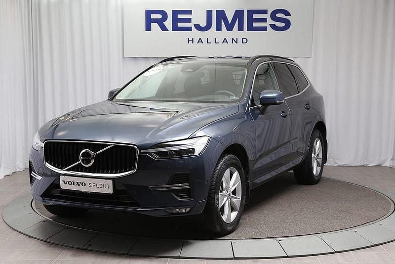 Mörkblå Begagnad 2022 Volvo XC60 Momentum SUV | 409 500 kr (Marknadspris) - Bild 1/4