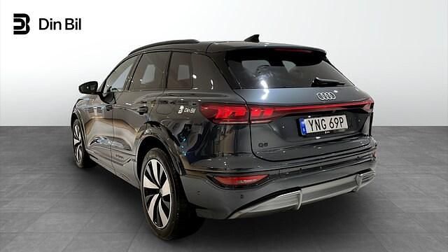 Begagnad Audi Q6 e-tron Performance 239 kW (326 HK) 2025 Grå (manhattangrå metallic) SUV